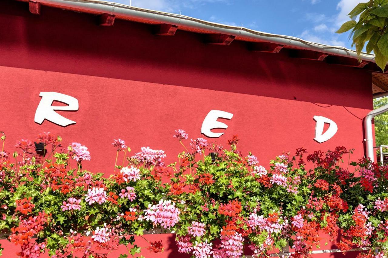 Hotel Apartmanovy Dom Red Podhájska Exterior foto